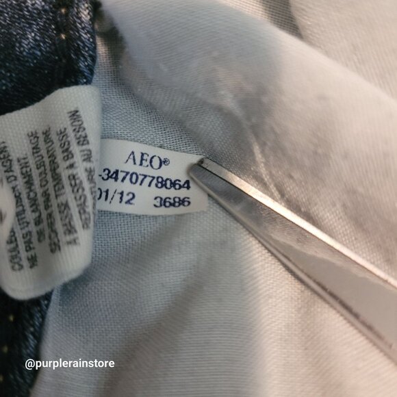 American Eagle Jeans Sz 2 Cut Off Shorts Low Rise Medium Dark Wash Stretch Denim - Picture 5 of 11